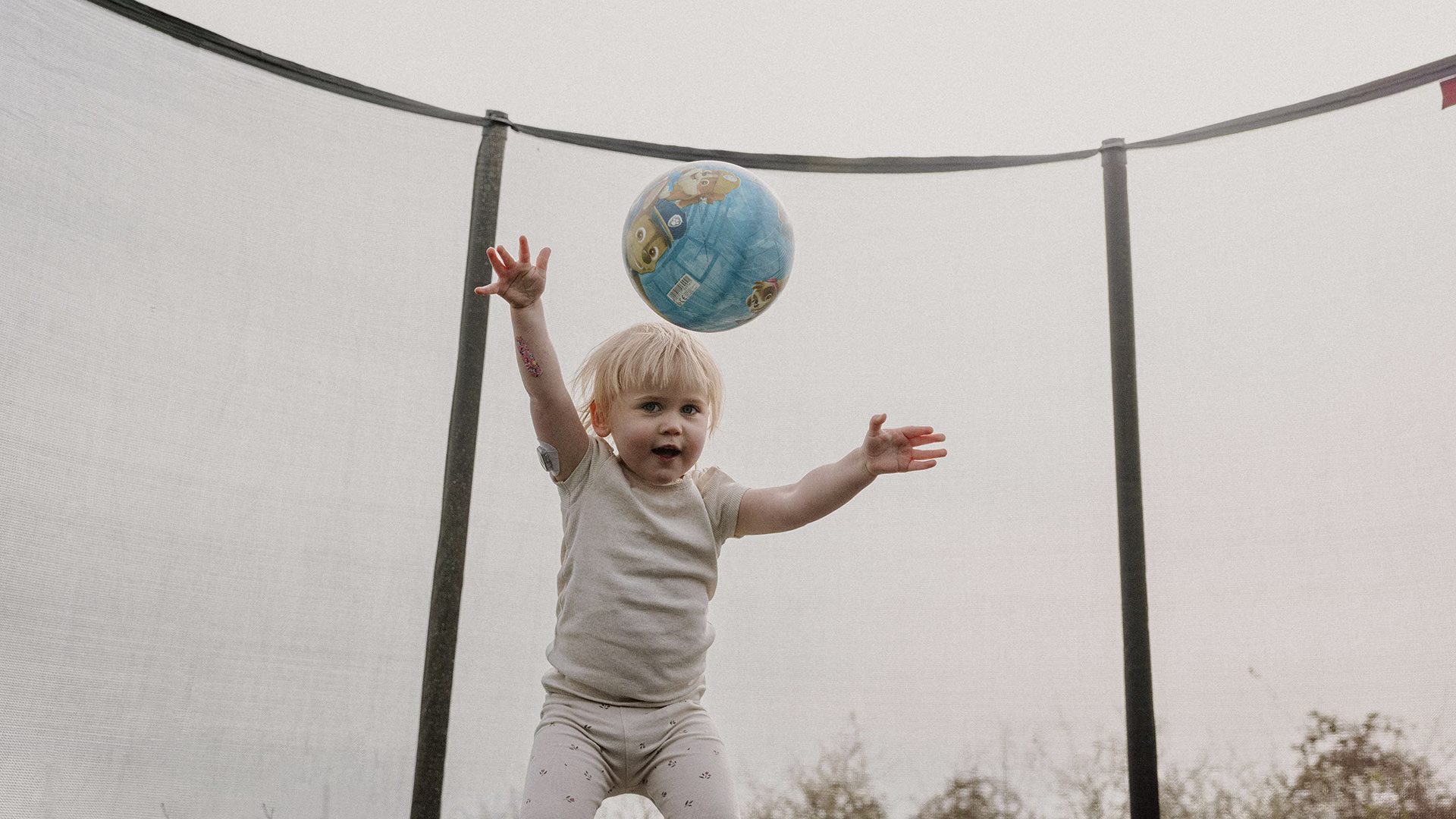 Asta Paa Trampolin