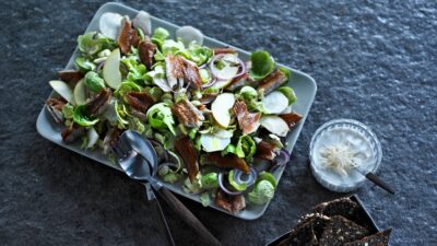 Sildesalat med rugbrødschips