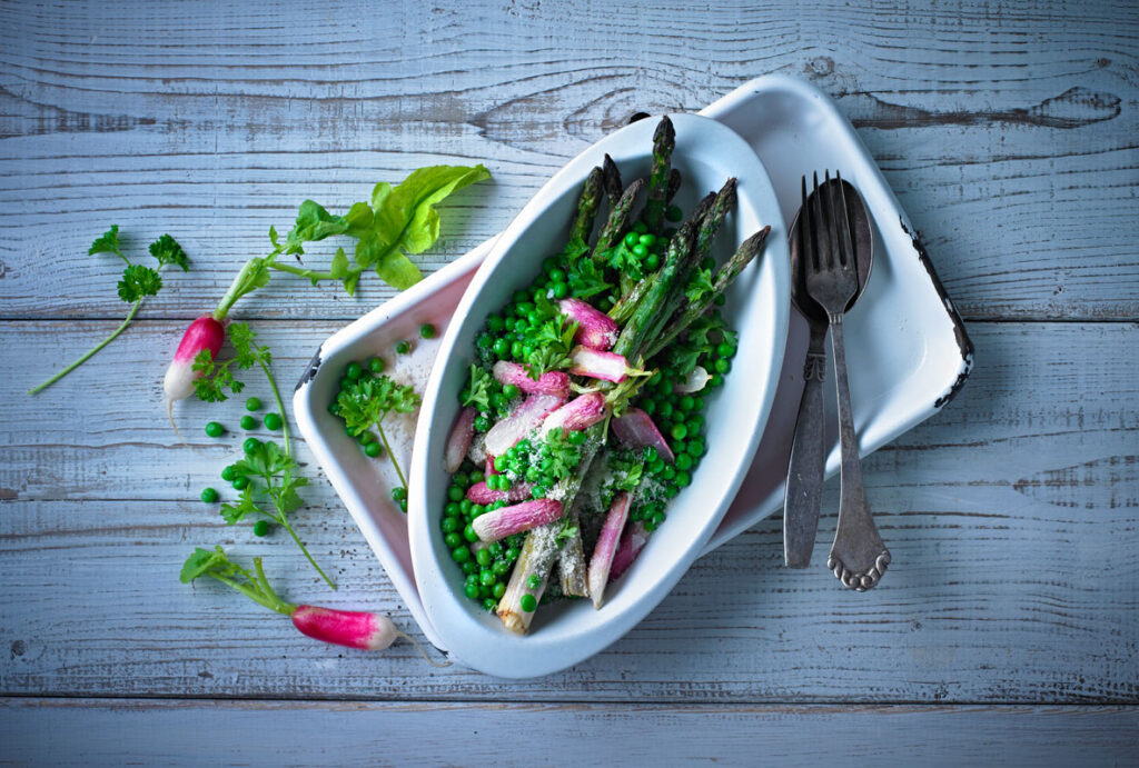 Sommersalat med bagte grøntsager