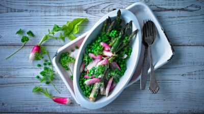 Sommersalat med bagte grøntsager