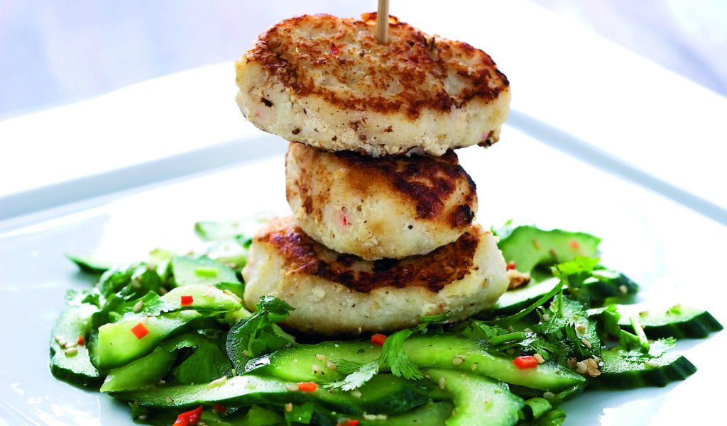 Thai fiskefrikadeller med asiatisk agurkesalat